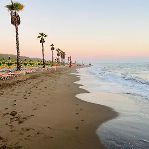 Kleida Vacation , Spille Albania